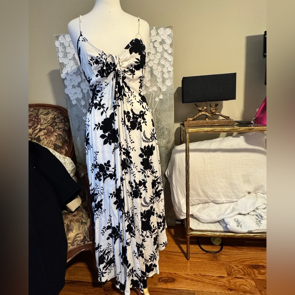 Marina boutique Elegant Black and White Floral Dress Hawaii L
